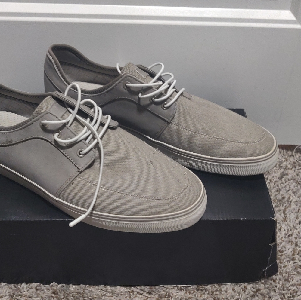 Gray dress shoes